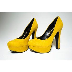 SIZE 7 YELLOW HIGH HEELS